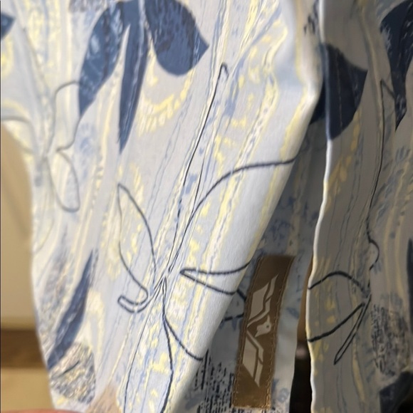 White and Blue Floral Casual Button Down Shirt - Picture 4 of 5